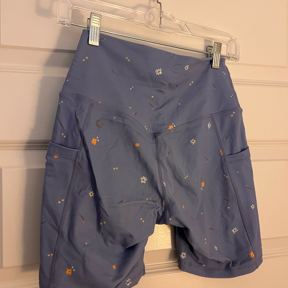 Popflex Active Super Sculpt Short with pockets in color Cottage Floral